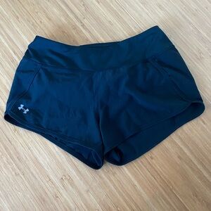 Women’s Under Armour, black shorts. Size small. In great condition.